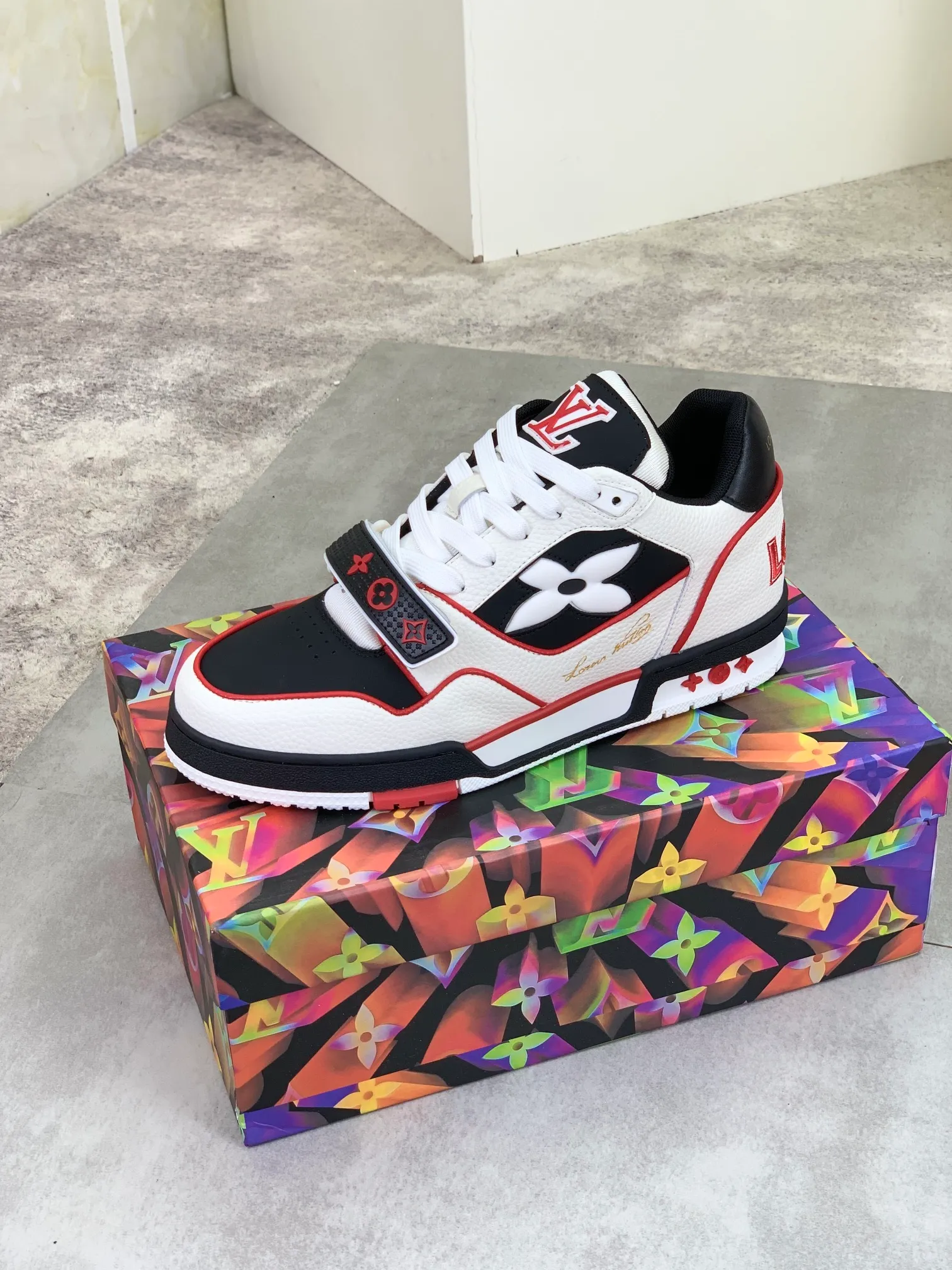 Men's shoes 💰P580 New style 💰💎💎Latest color High version 2025Louis*Vuitto* LV Traine Catwalk TRAINER outsole and fabric private model A shoe that definitely costs a lot of money and effort. This series was designed after the arrival of Vifgil. It is favored by many fans every season. Original TPU outsole Original packaging Men's size: 38-45 (46 can be customized) Color: 3️⃣ colors available (available from stock, super fast delivery)
